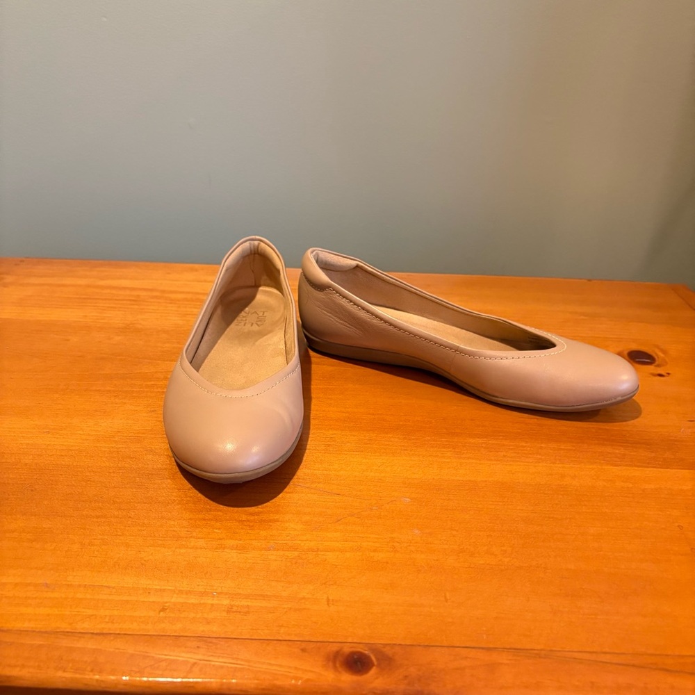 Women's Cream Ballet Flats
